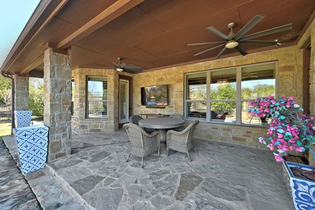 390 Hawthorne LOOP, Driftwood, TX 78619