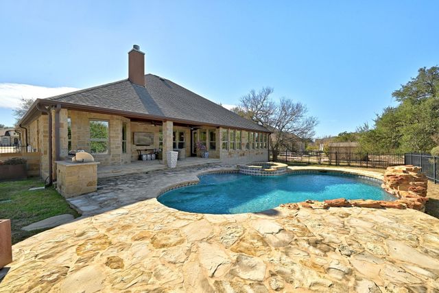 390 Hawthorne LOOP, Driftwood, TX 78619