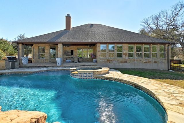 390 Hawthorne LOOP, Driftwood, TX 78619