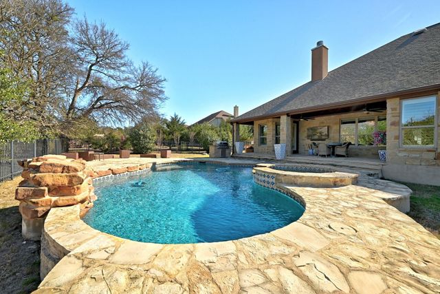390 Hawthorne LOOP, Driftwood, TX 78619