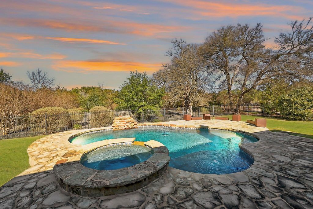 390 Hawthorne LOOP, Driftwood, TX 78619