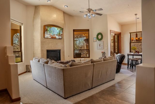 323 Nuevo Hacienda Lane NW, Los Ranchos, NM 87107