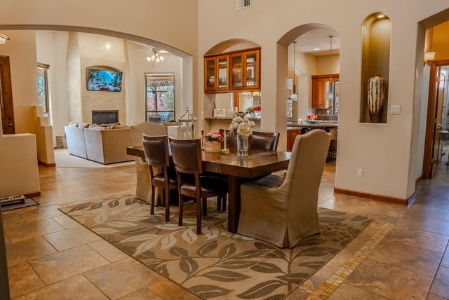 323 Nuevo Hacienda Lane NW, Los Ranchos, NM 87107
