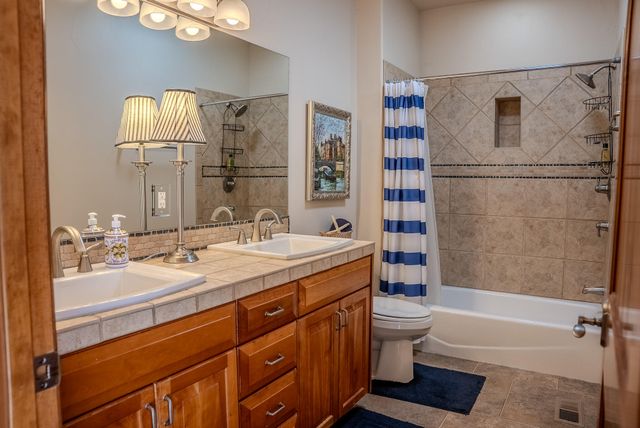 323 Nuevo Hacienda Lane NW, Los Ranchos, NM 87107