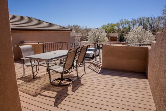 323 Nuevo Hacienda Lane NW, Los Ranchos, NM 87107