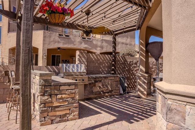 323 Nuevo Hacienda Lane NW, Los Ranchos, NM 87107
