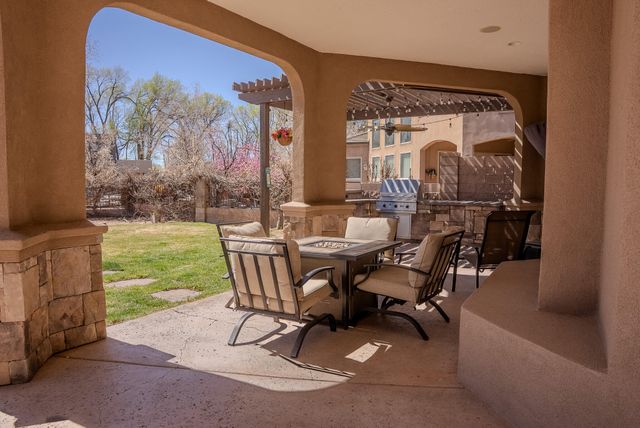 323 Nuevo Hacienda Lane NW, Los Ranchos, NM 87107