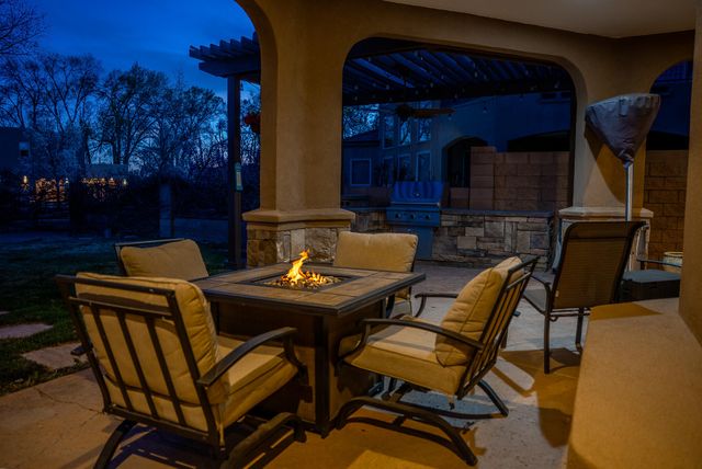 323 Nuevo Hacienda Lane NW, Los Ranchos, NM 87107