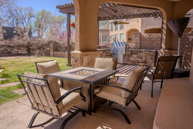 323 Nuevo Hacienda Lane NW, Los Ranchos, NM 87107