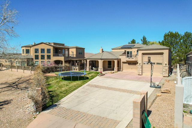 323 Nuevo Hacienda Lane NW, Los Ranchos, NM 87107