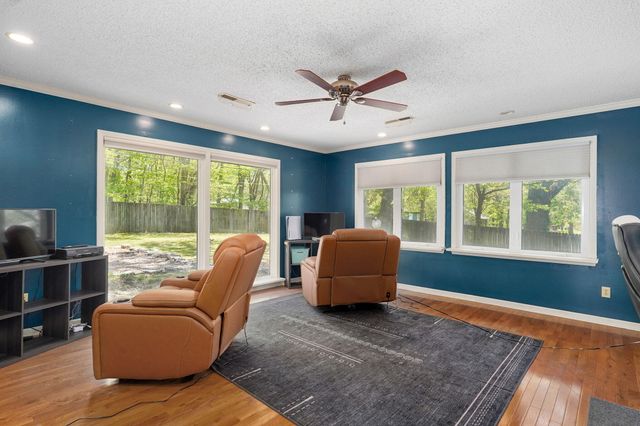 1250 S Farm Road 205, Springfield, MO 65809