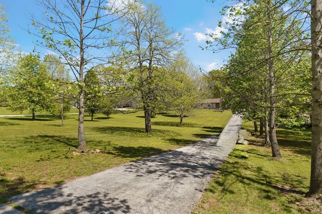 1250 S Farm Road 205, Springfield, MO 65809