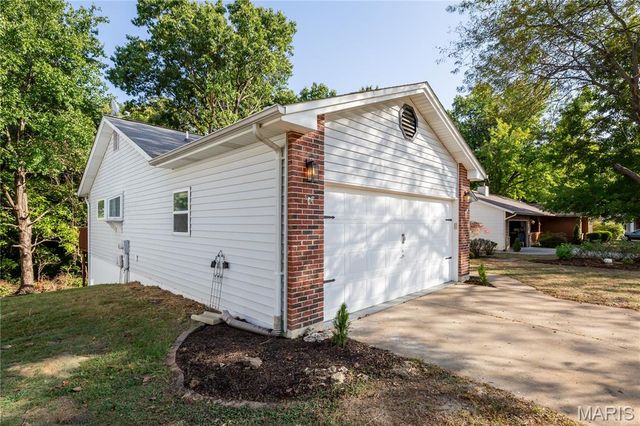 1298 Golden Gate Lane, St Peters, MO 63376