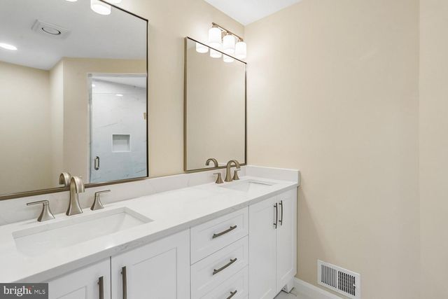 5705 SUGARBUSH LN, Rockville, MD 20852