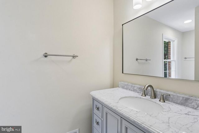 5705 SUGARBUSH LN, Rockville, MD 20852