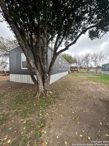 13 Green Meadows, Knippa, TX 78801