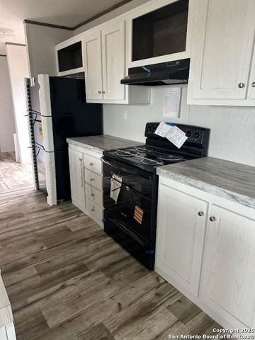 13 Green Meadows, Knippa, TX 78801