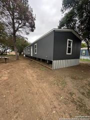 13 Green Meadows, Knippa, TX 78801