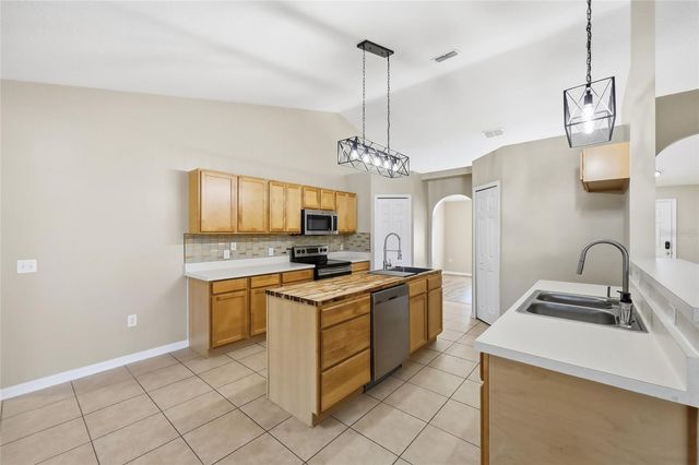 539 GRANITE CIRCLE, Chuluota, FL 32766