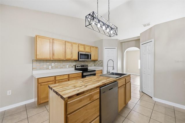 539 GRANITE CIRCLE, Chuluota, FL 32766