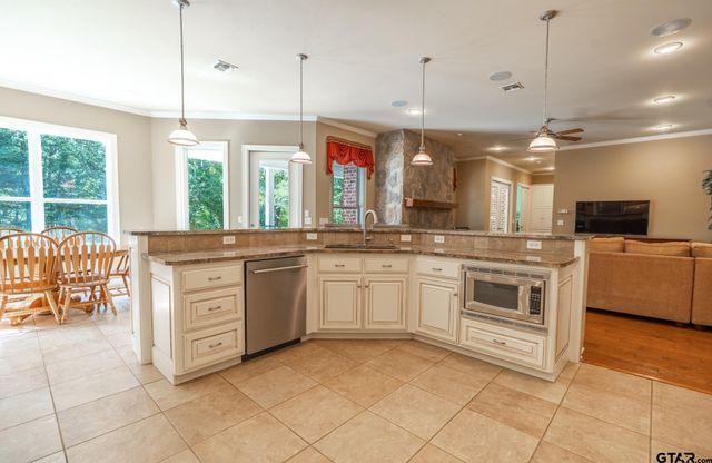 3402 Ridge Bluff, Tyler, TX 75707