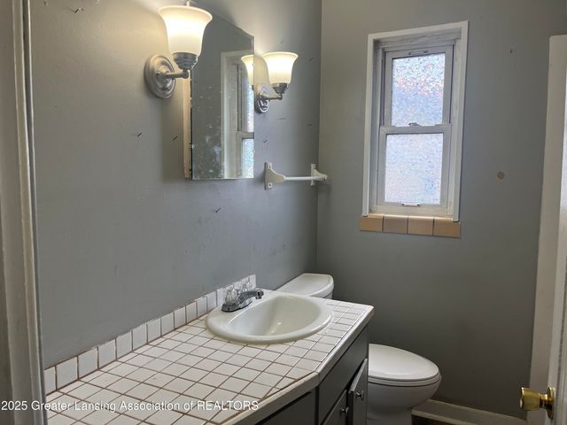 1913 Stirling Avenue, Lansing, MI 48910