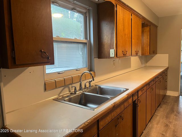 1913 Stirling Avenue, Lansing, MI 48910