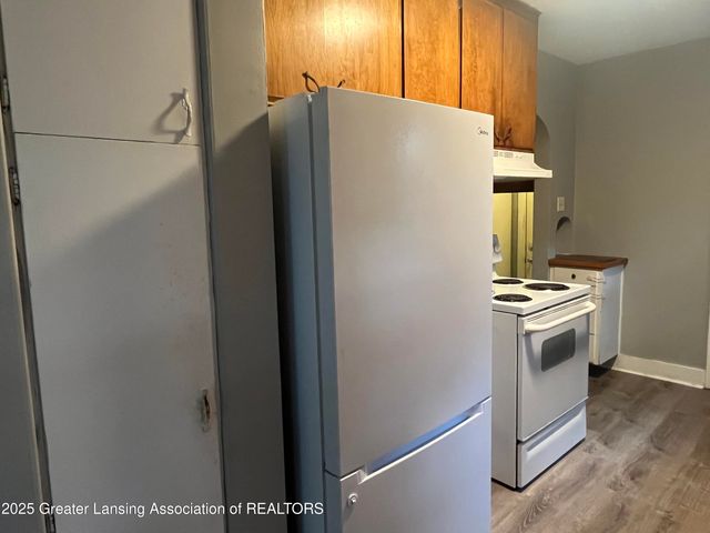 1913 Stirling Avenue, Lansing, MI 48910