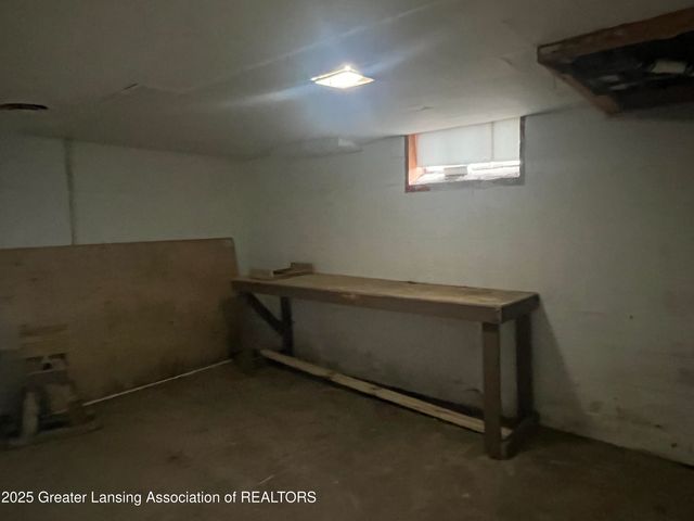 1913 Stirling Avenue, Lansing, MI 48910