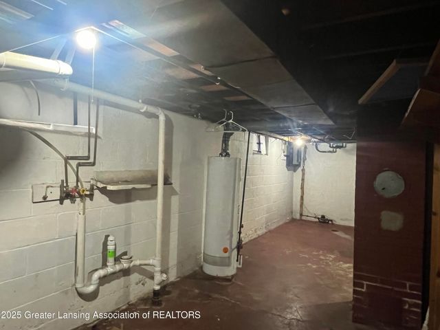 1913 Stirling Avenue, Lansing, MI 48910