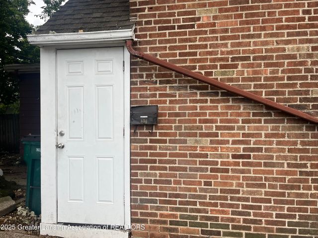 1913 Stirling Avenue, Lansing, MI 48910