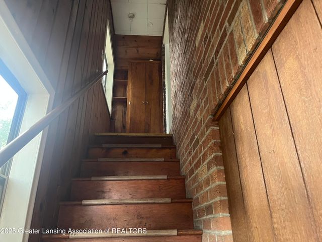 1913 Stirling Avenue, Lansing, MI 48910