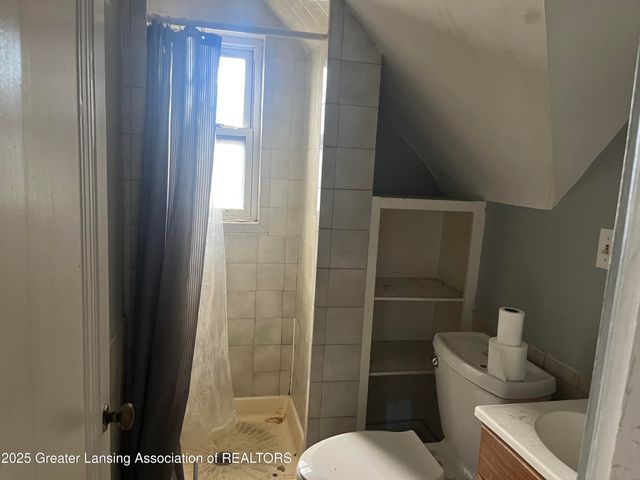 1913 Stirling Avenue, Lansing, MI 48910