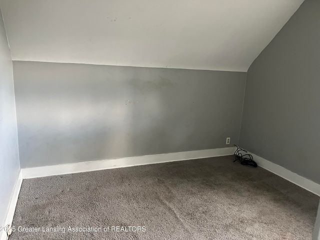 1913 Stirling Avenue, Lansing, MI 48910