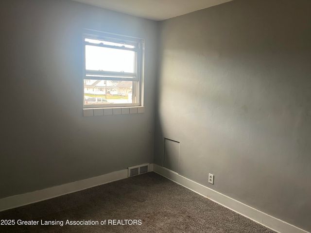 1913 Stirling Avenue, Lansing, MI 48910