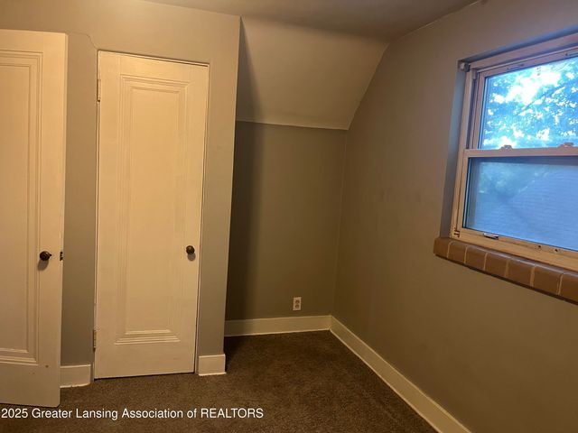 1913 Stirling Avenue, Lansing, MI 48910