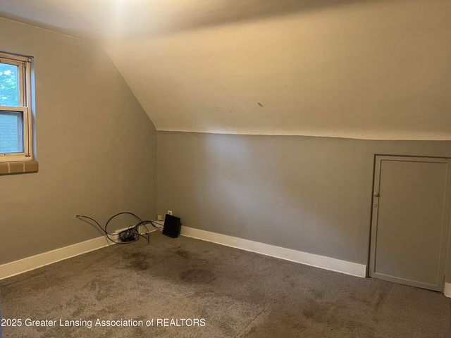 1913 Stirling Avenue, Lansing, MI 48910