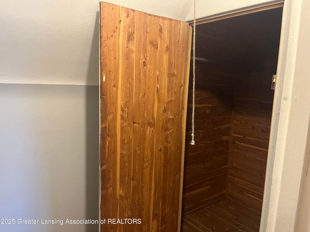 1913 Stirling Avenue, Lansing, MI 48910