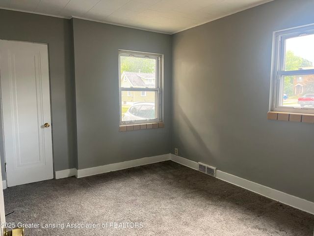 1913 Stirling Avenue, Lansing, MI 48910