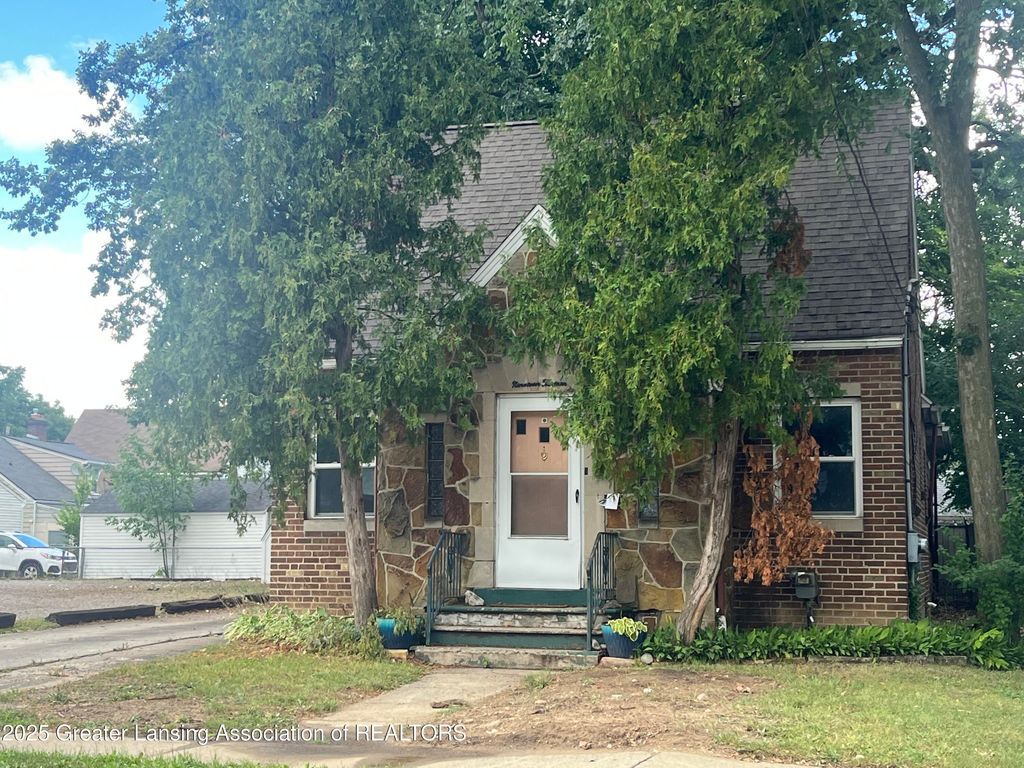 1913 Stirling Avenue, Lansing, MI 48910