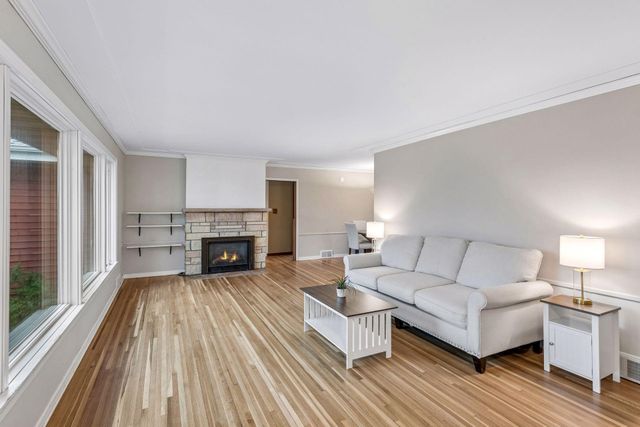 20 Westwood Road, Minnetonka, MN 55305