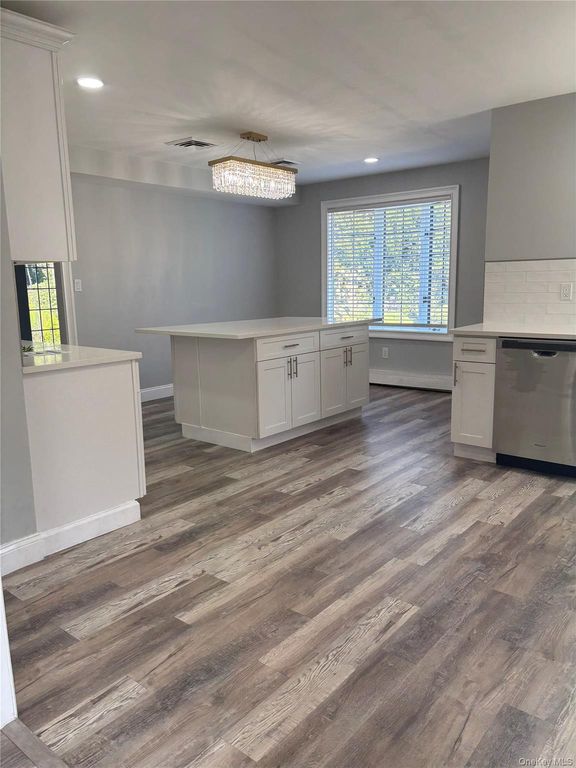 18 William Street, Brookhaven, NY 11727 — photo 2
