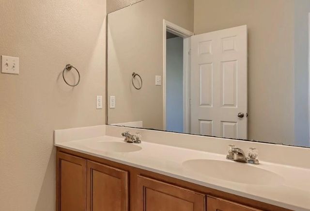 301 Comal RUN, Hutto, TX 78634