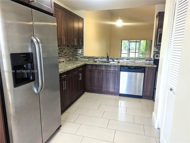 453 Lakeview Dr 4, Weston, FL 33326