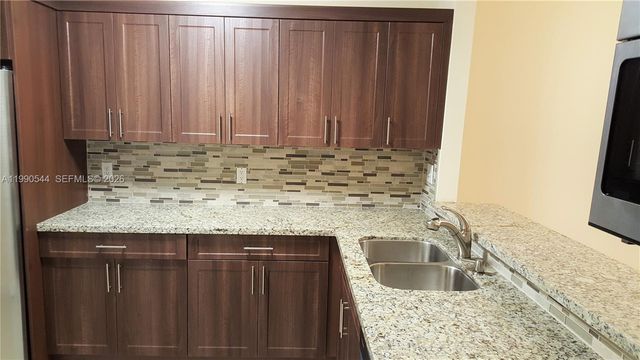 453 Lakeview Dr 4, Weston, FL 33326