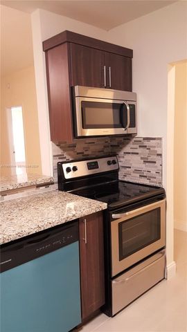 453 Lakeview Dr 4, Weston, FL 33326