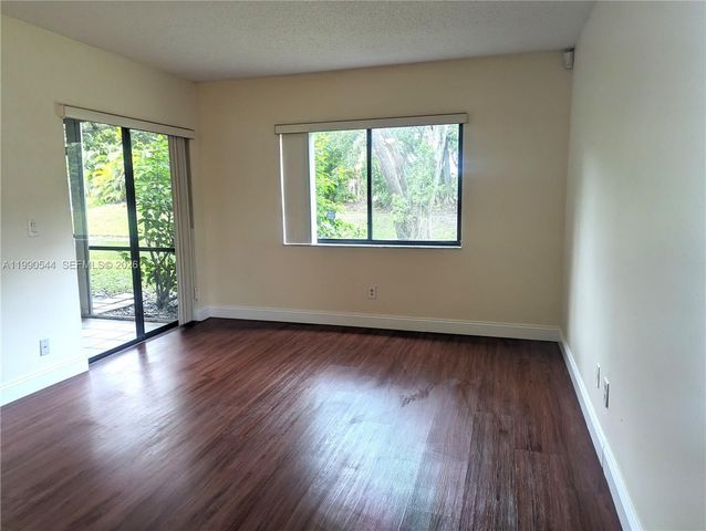 453 Lakeview Dr 4, Weston, FL 33326
