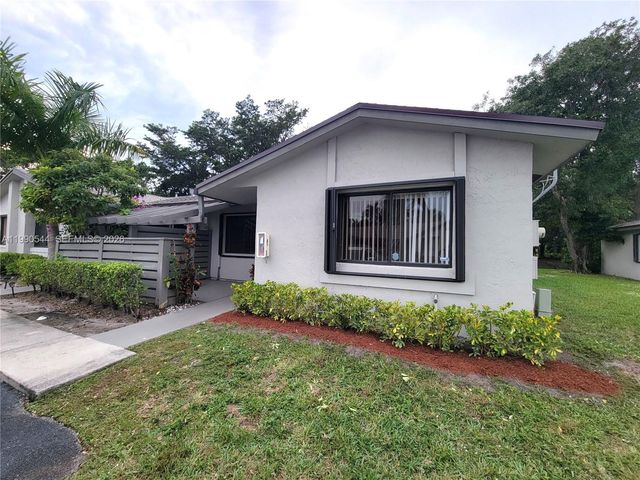 453 Lakeview Dr 4, Weston, FL 33326
