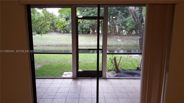 453 Lakeview Dr 4, Weston, FL 33326