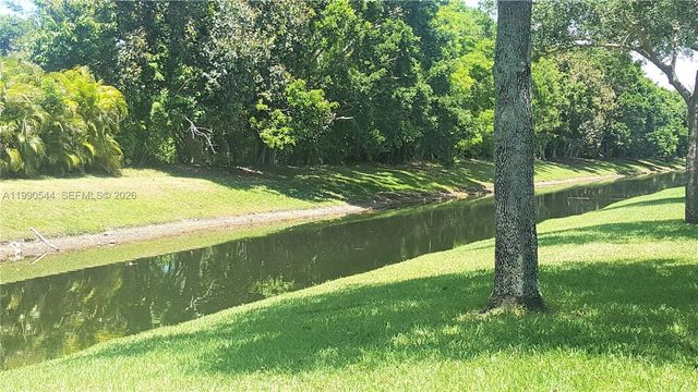 453 Lakeview Dr 4, Weston, FL 33326